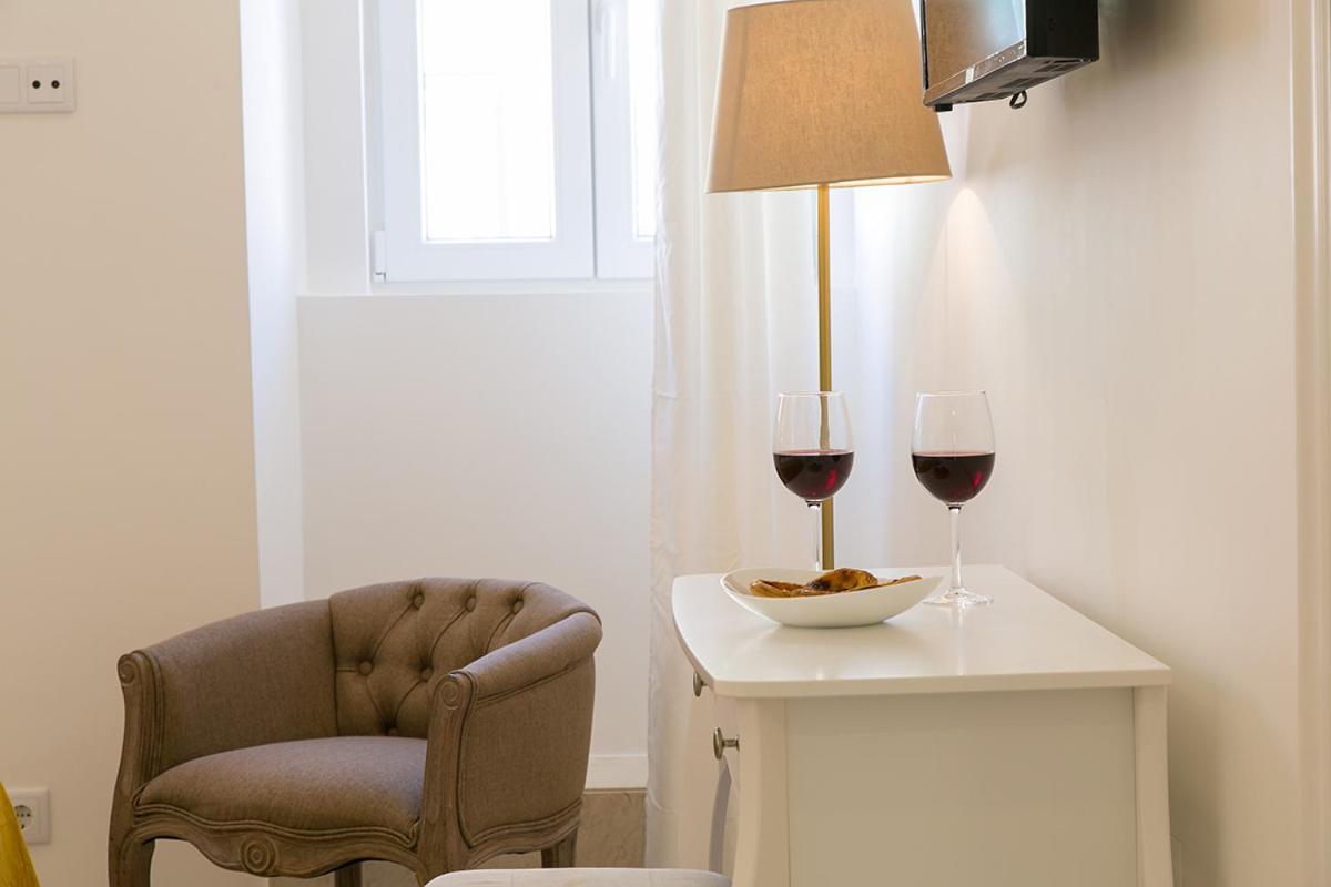 Suites Amalia Guesthouse Near Rossio Square Лиссабон Экстерьер фото