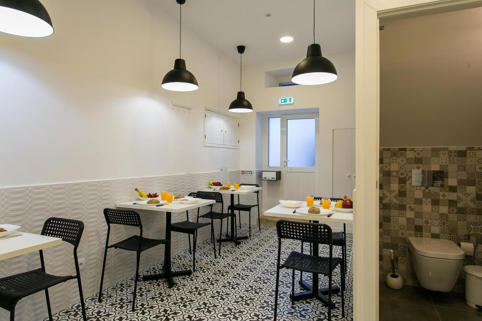 Suites Amalia Guesthouse Near Rossio Square Лиссабон Экстерьер фото